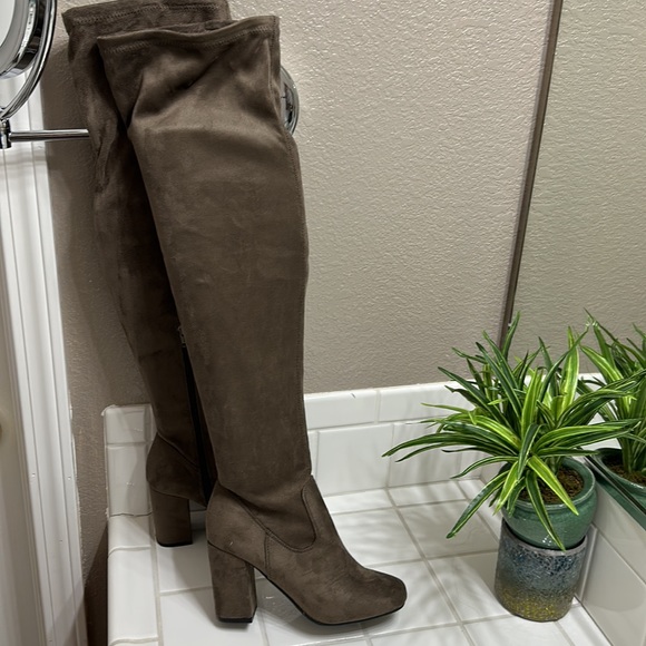 Over the Knee Carlos Boots - Picture 2 of 5